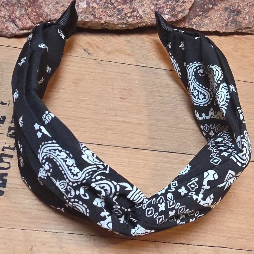 New Black and White Paisley Hankerchief Fabric Headband | NWOT